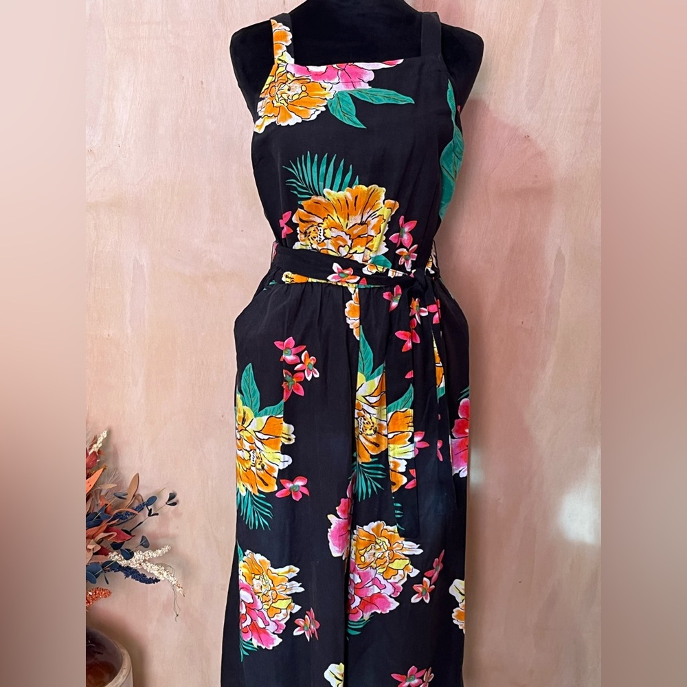 Hawaiian print one piece romper. Sz S